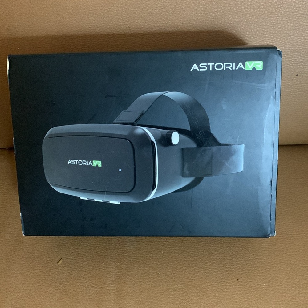 - NWOT Astoria VR Virtual Headset